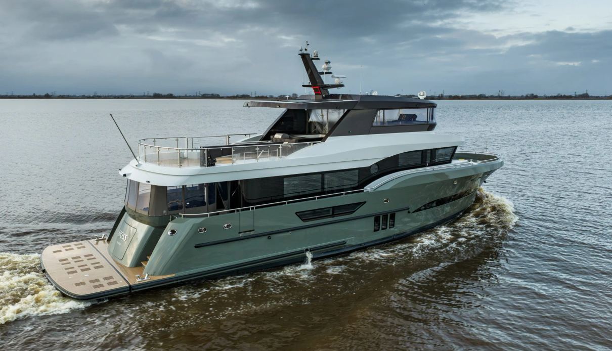 Moss yacht, Steeler Yachts