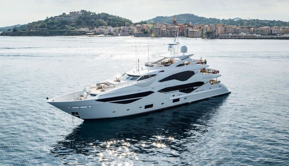 SH Magic yacht, Sunseeker