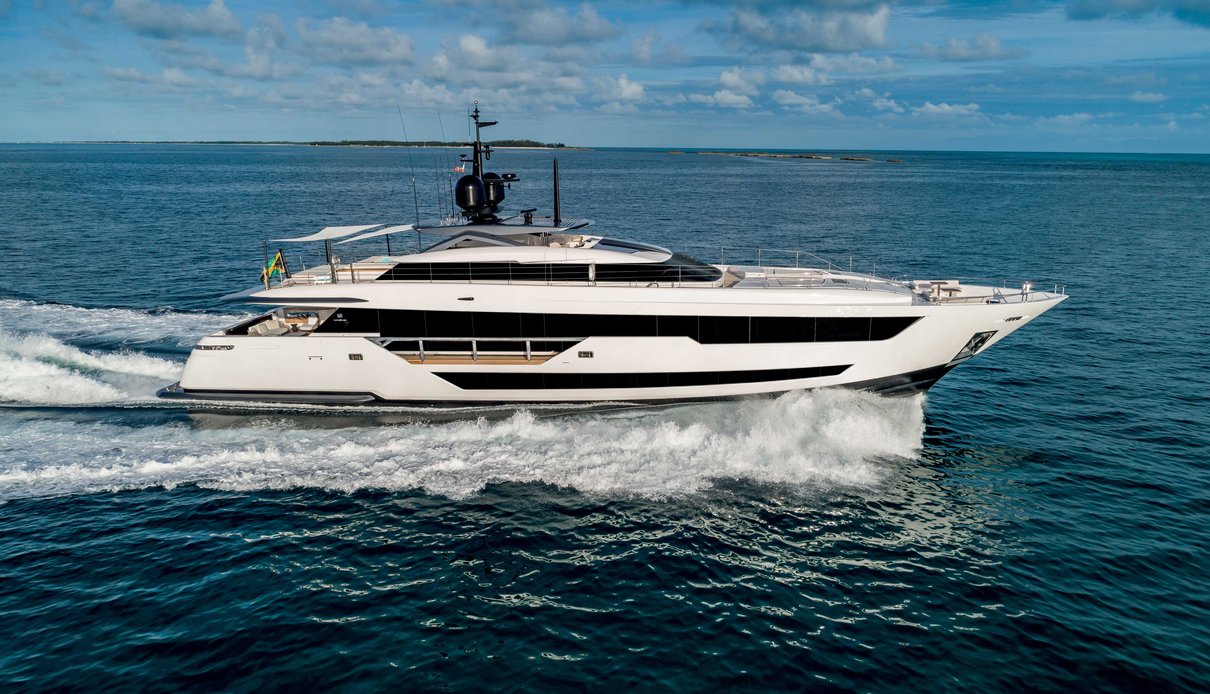 CarMa yacht, Custom Line