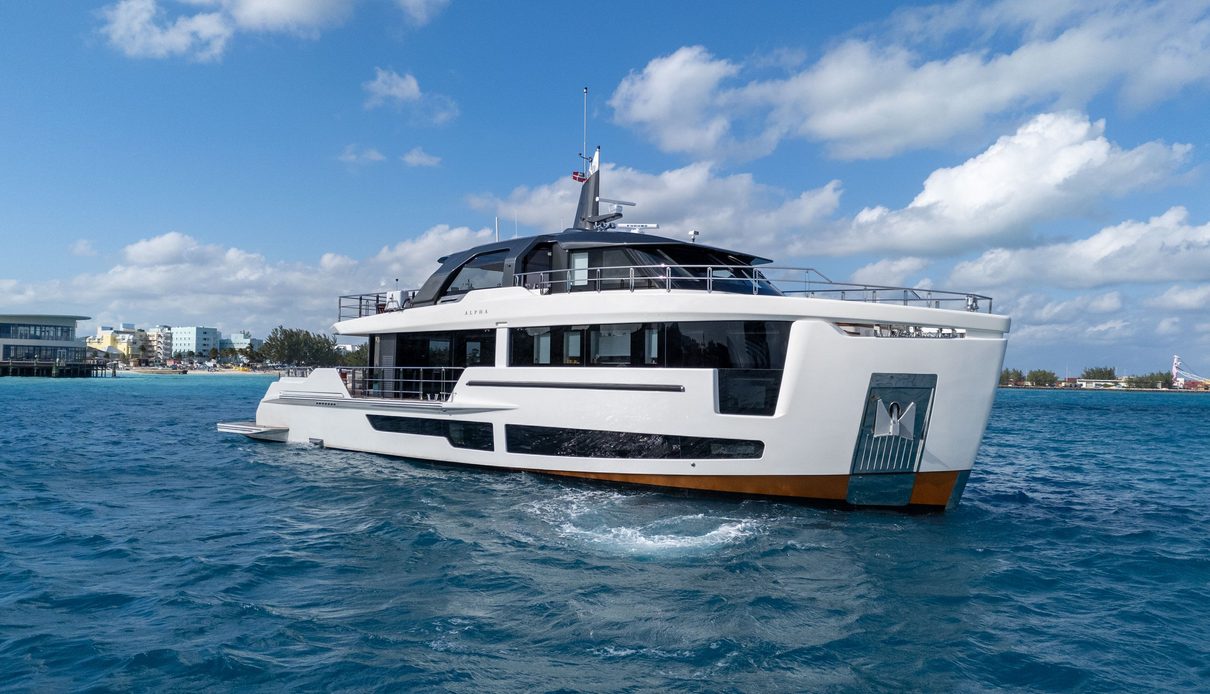 Maxima yacht, Alpha Custom Yachts