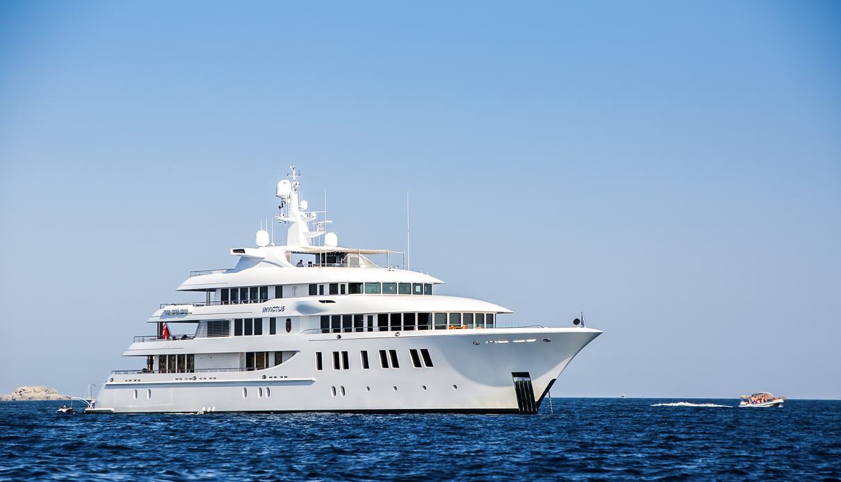 Invictus yacht, Delta Marine