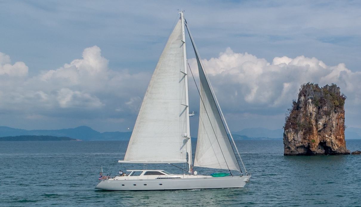 Silver Lining yacht, Phithak