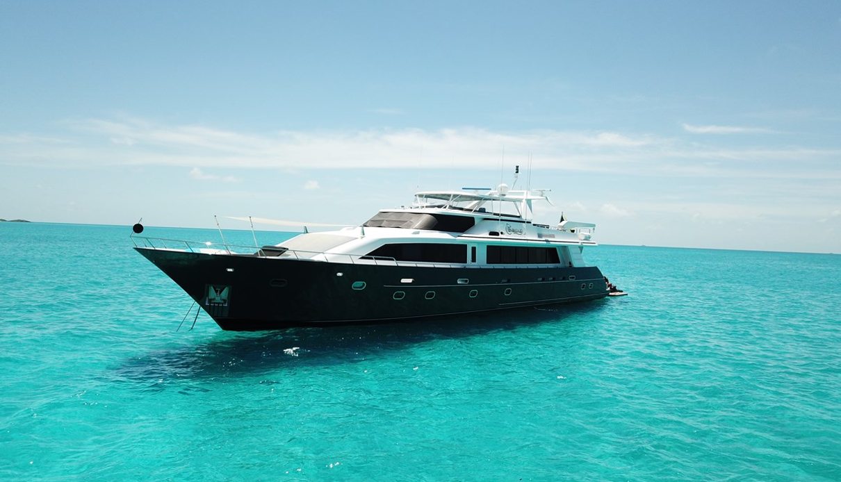 Unbridled yacht, Crescent  Yachts