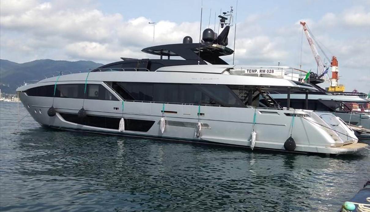 Xeia yacht, Riva