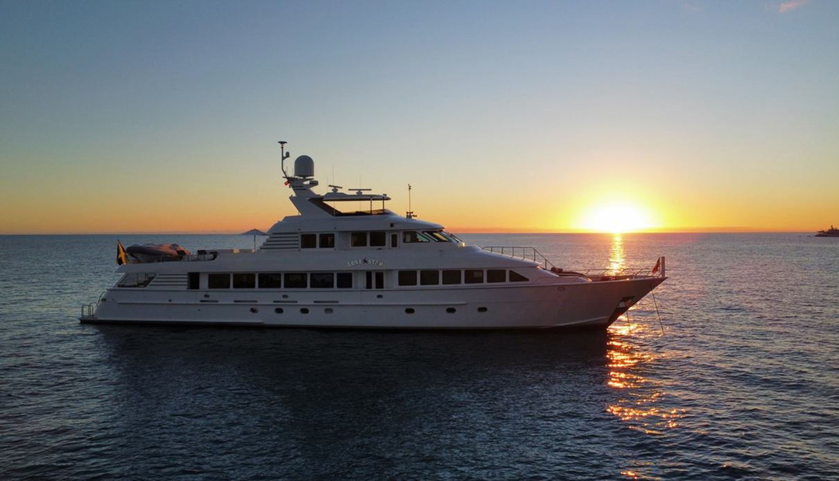 Lone Star yacht, Hatteras