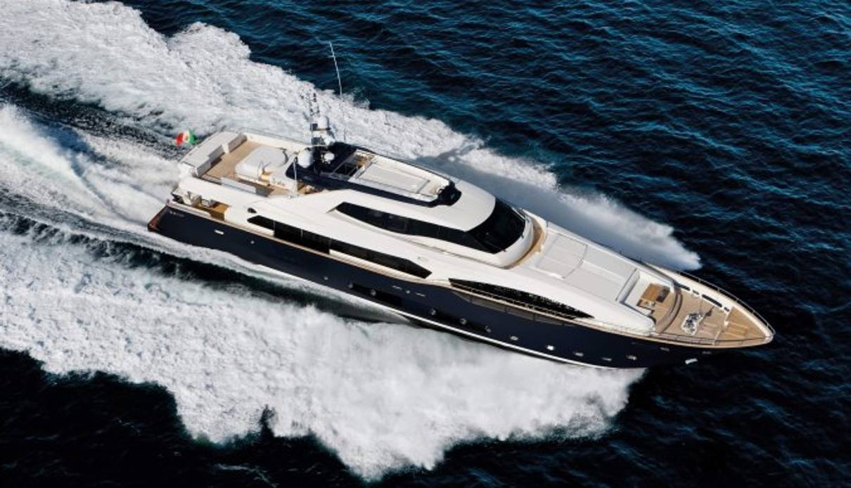 Vela yacht, Custom Line