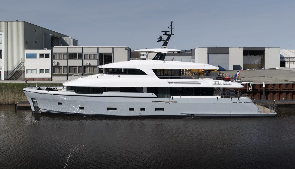Lollipop yacht, Moonen