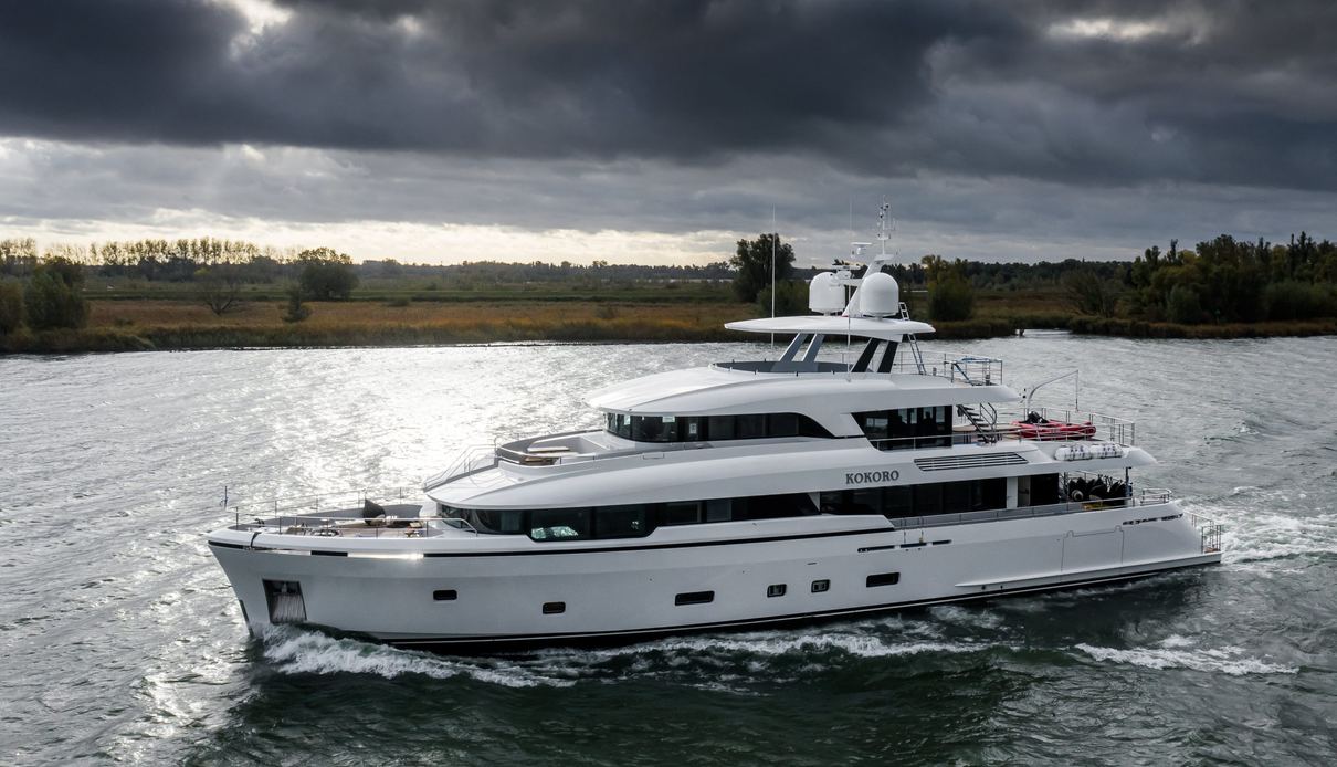 Accidental Success IV yacht, Moonen