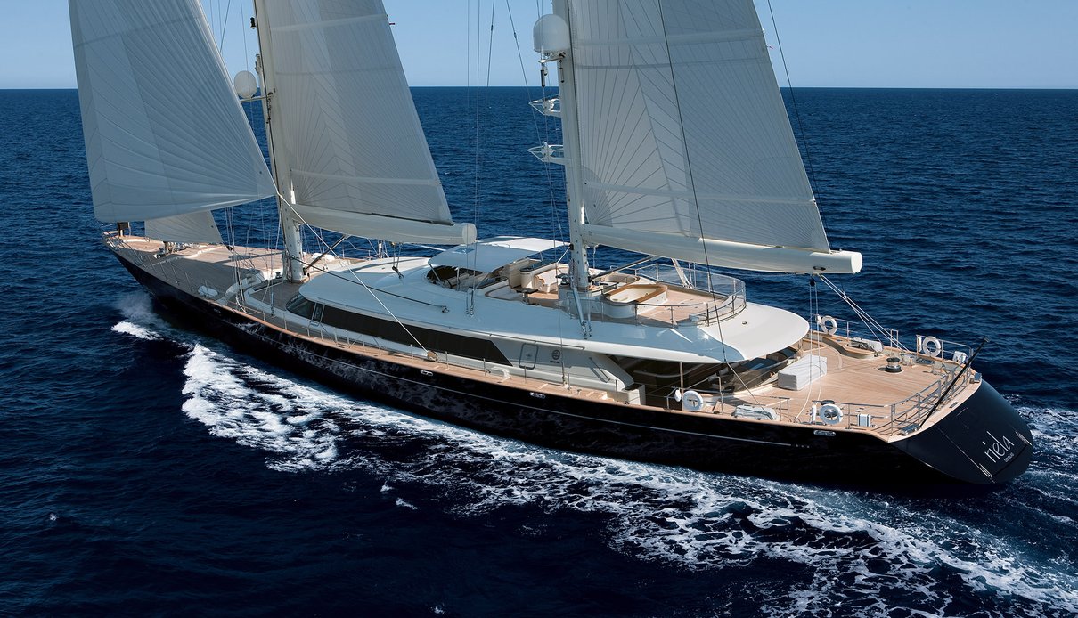 Asahi yacht, Perini Navi