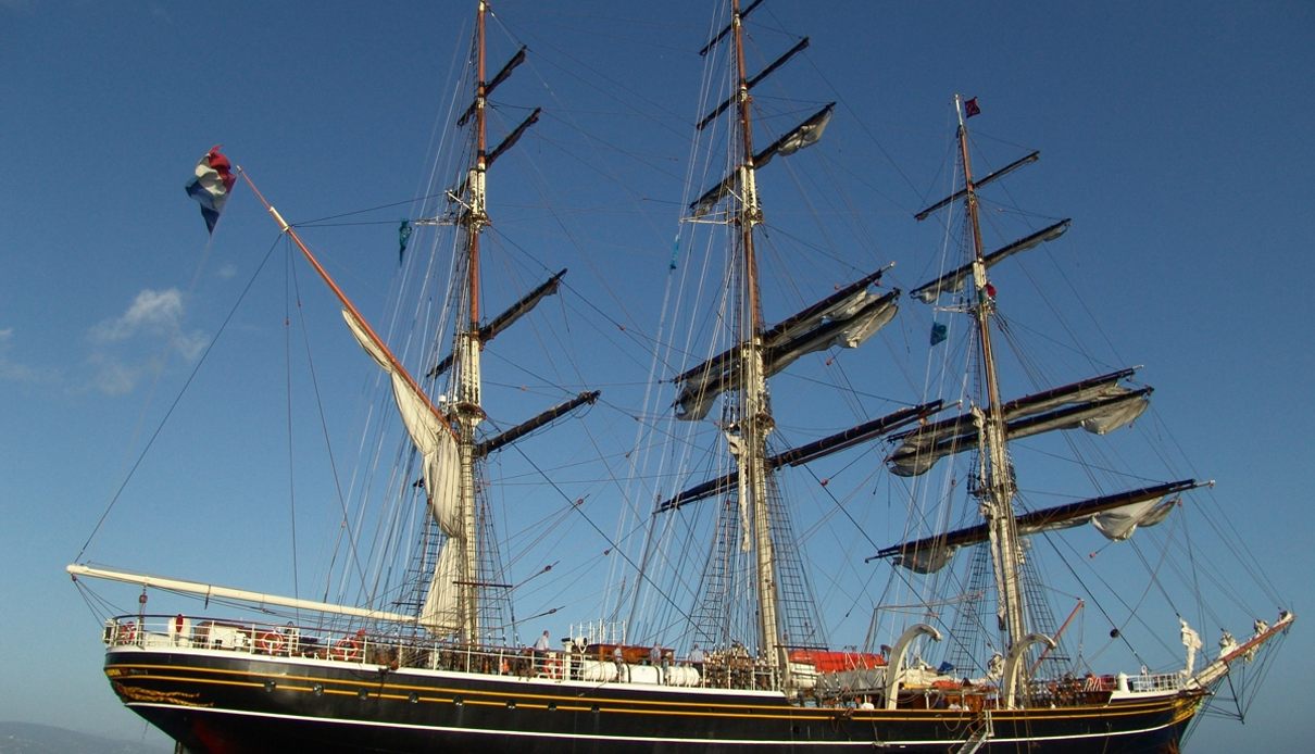 Stad Amsterdam yacht, Damen Oranjewerf