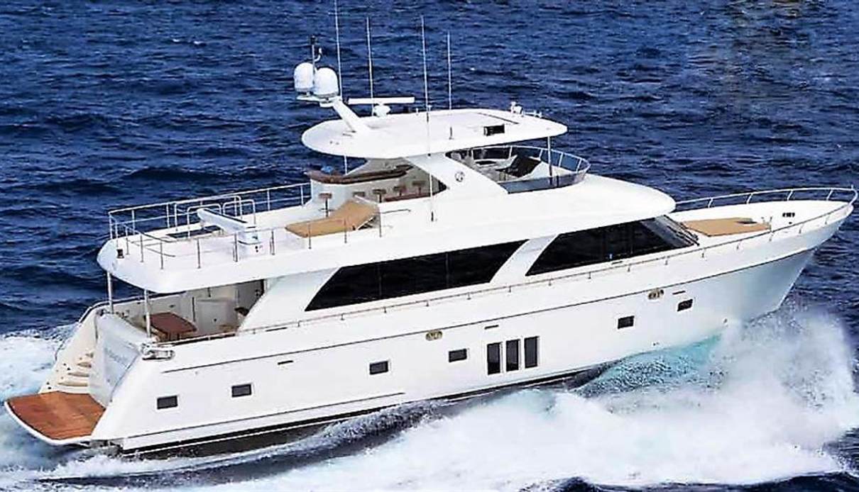 Uncorked yacht, Ocean Alexander