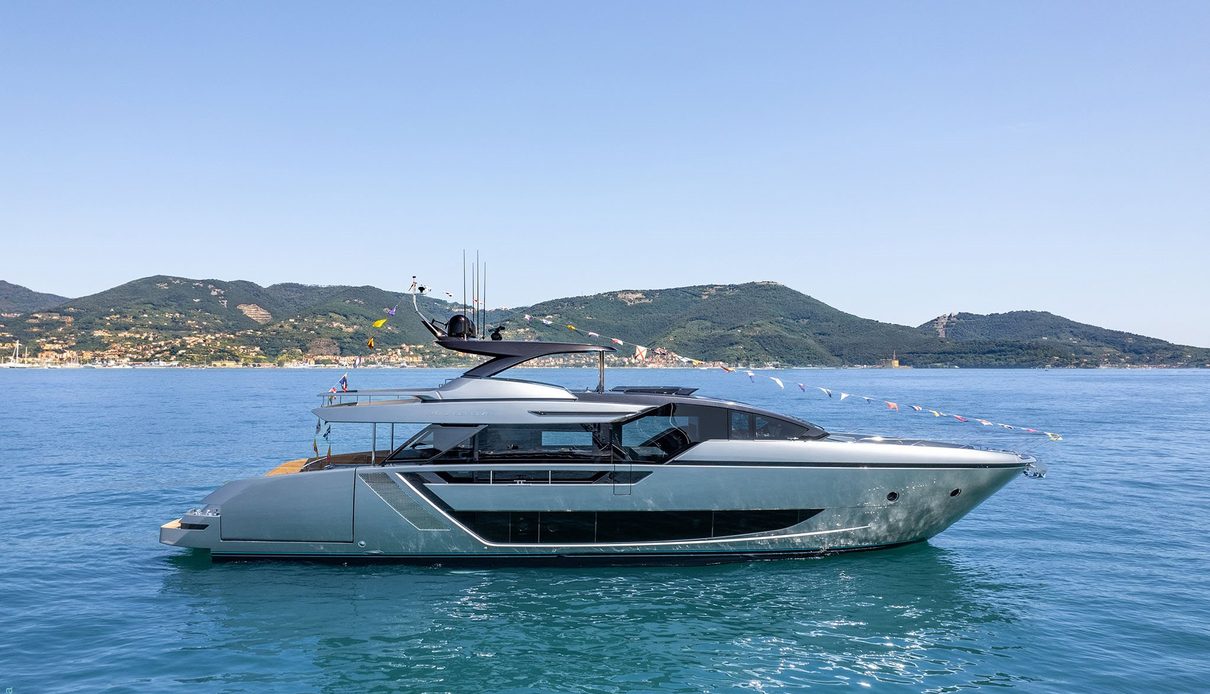 Riva 82/01 yacht, Riva