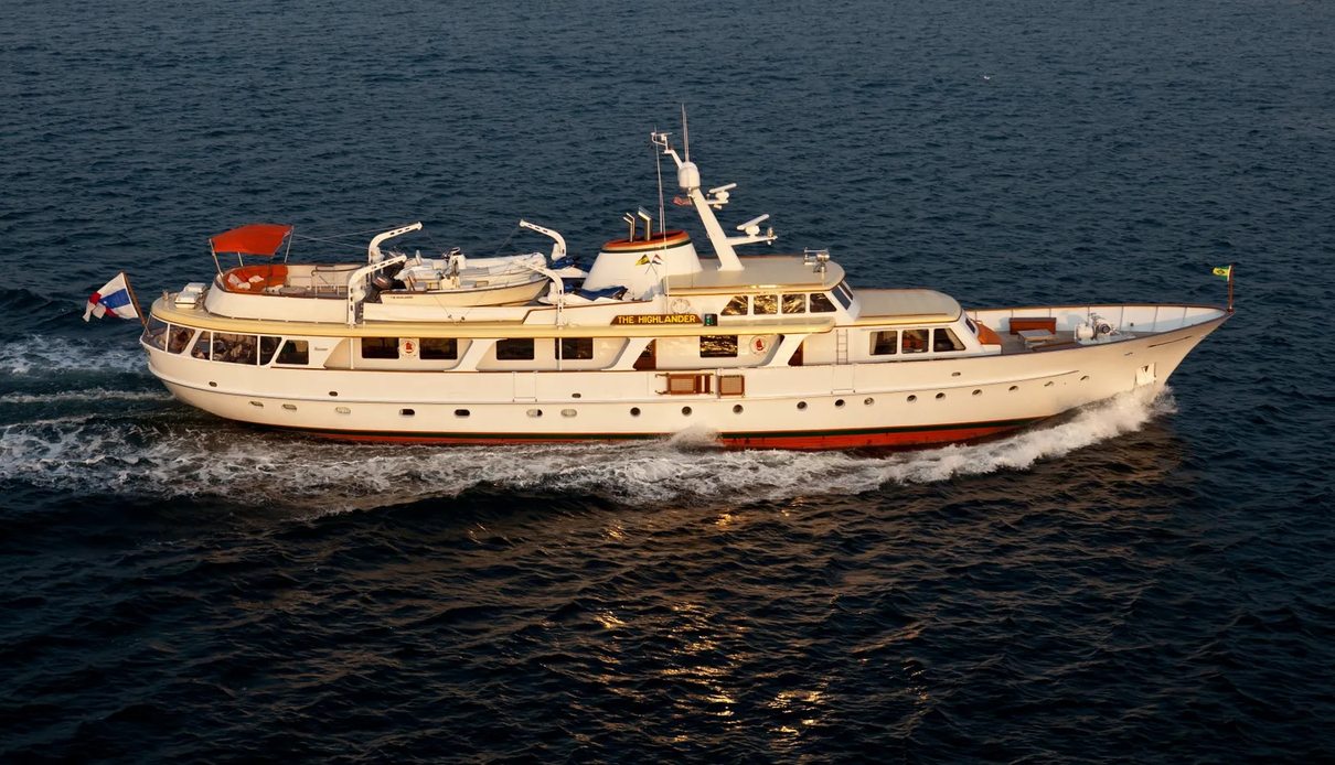 The Highlander yacht, Feadship