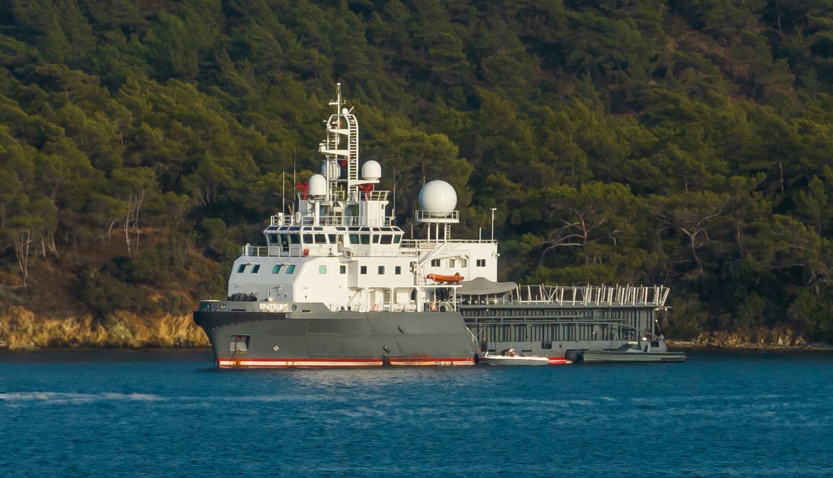 Sputnik yacht, Boustead Naval Shipyard