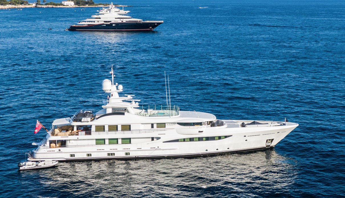 La Mirage yacht