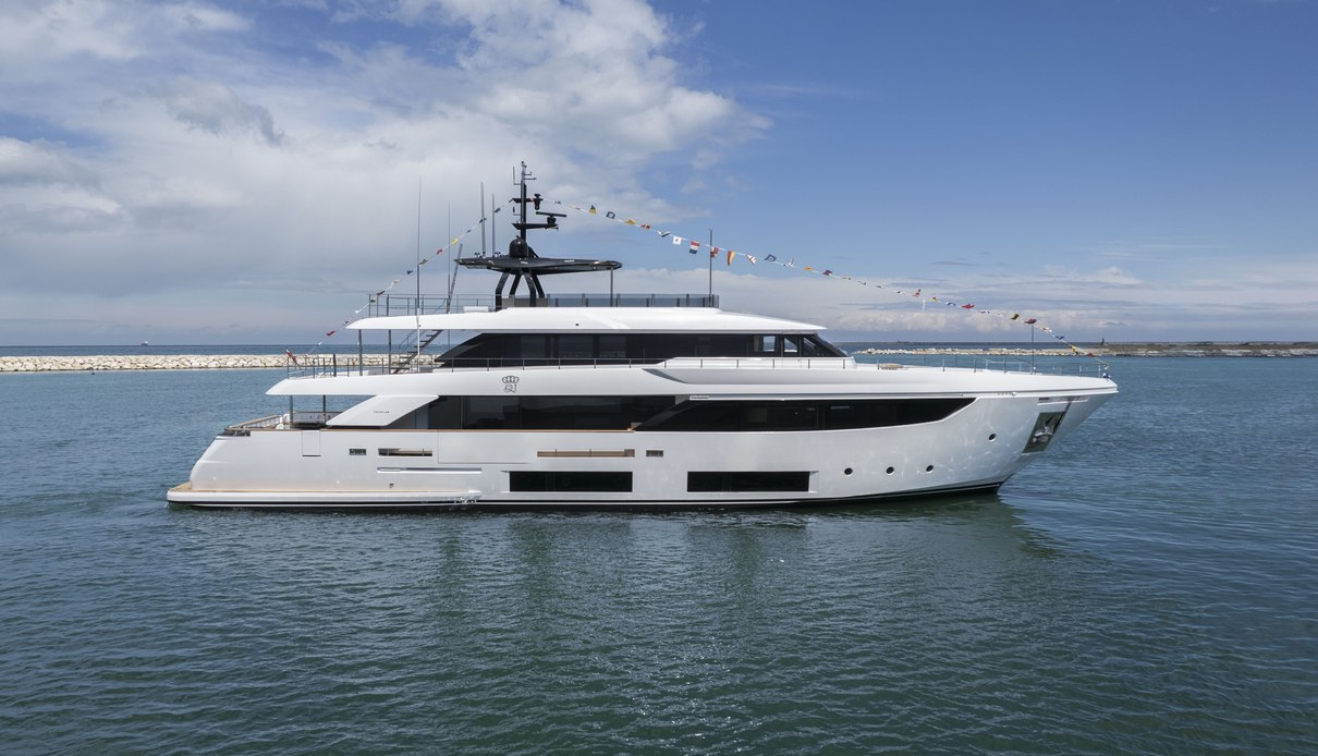 Queen J III yacht