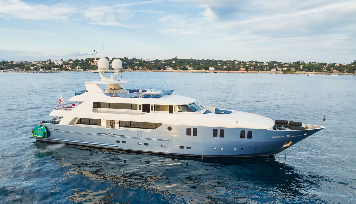 Irama yacht