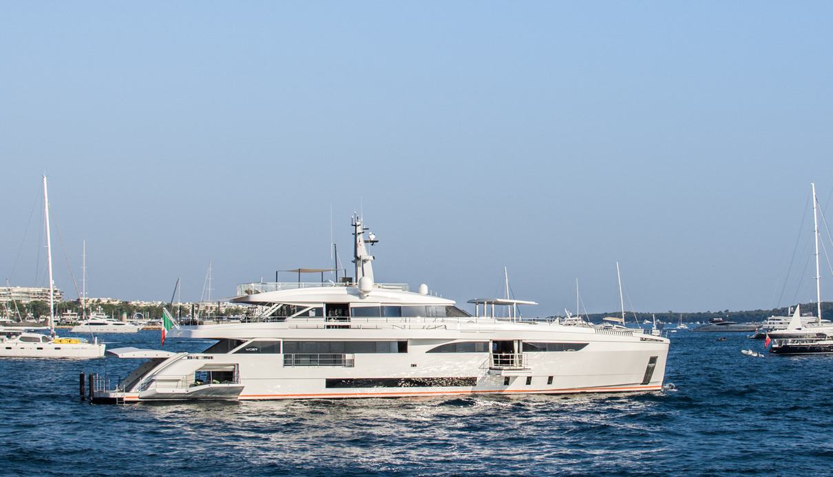 Stern yacht