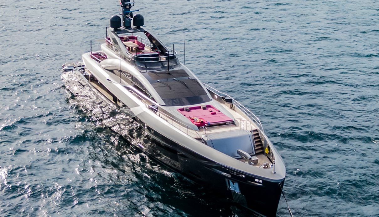 Flying Dagger III yacht