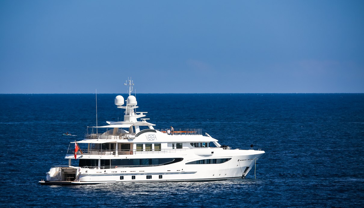 Vega yacht