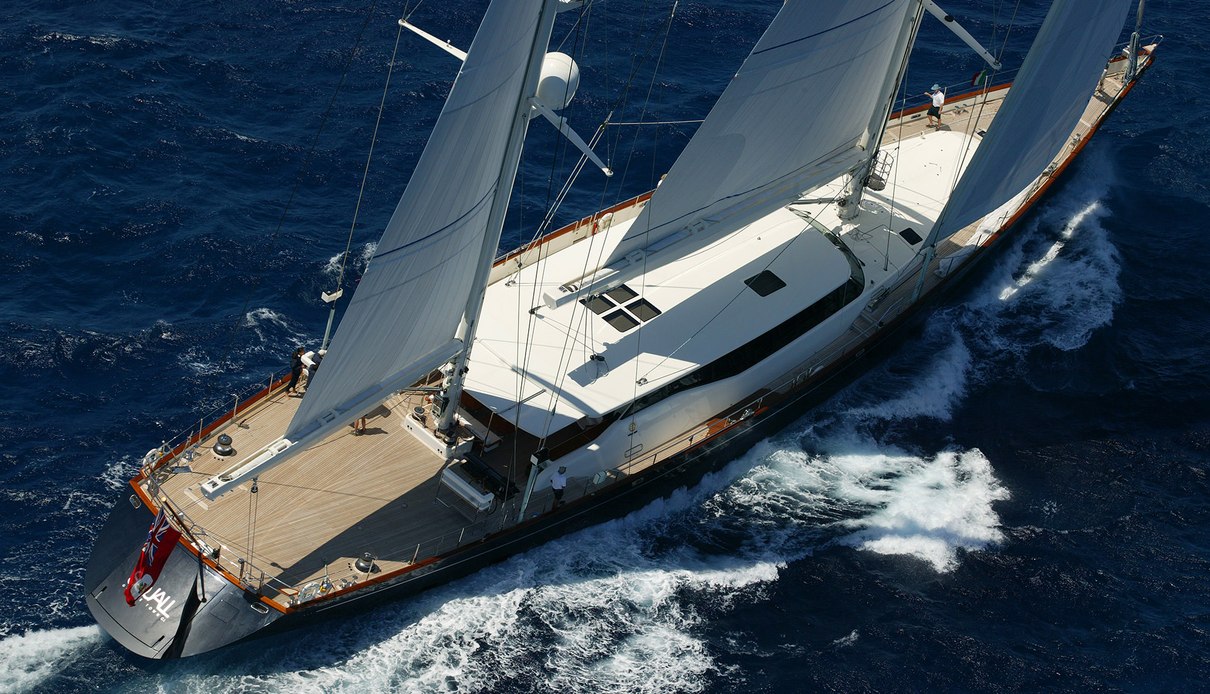 Squall yacht