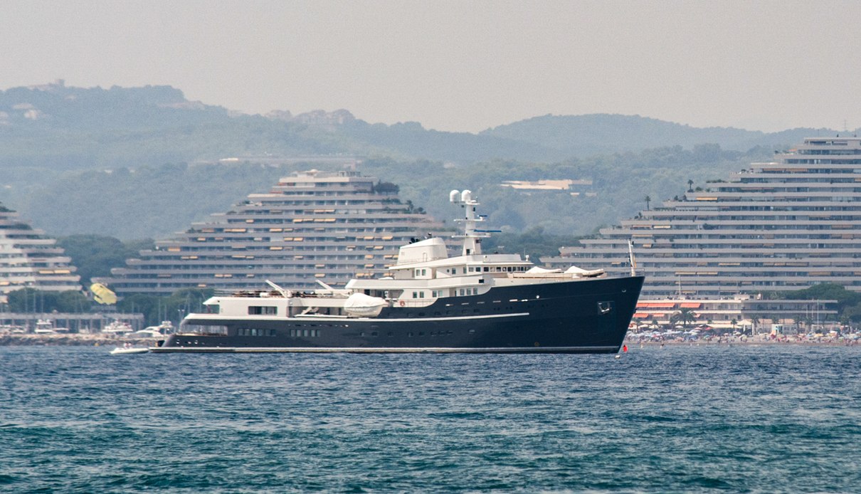 Legend yacht