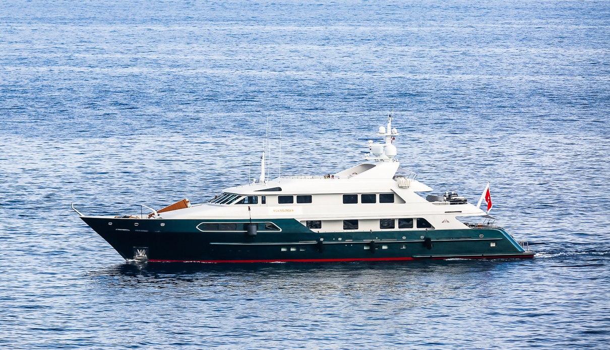 Sierra 2 yacht