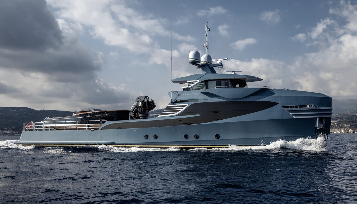 Phi Phantom yacht