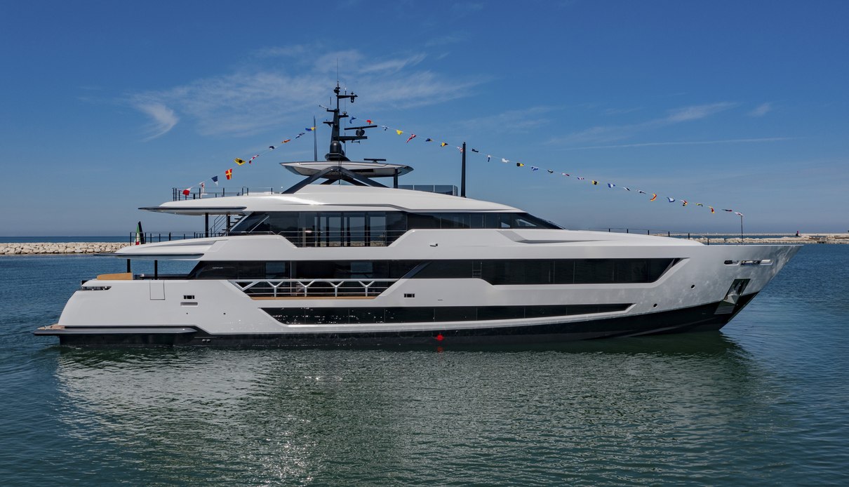 Custom Line 140/04 yacht