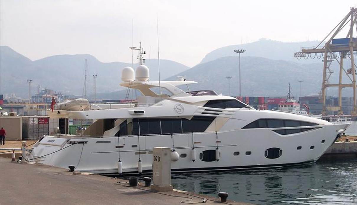 Sonny II yacht, Custom Line