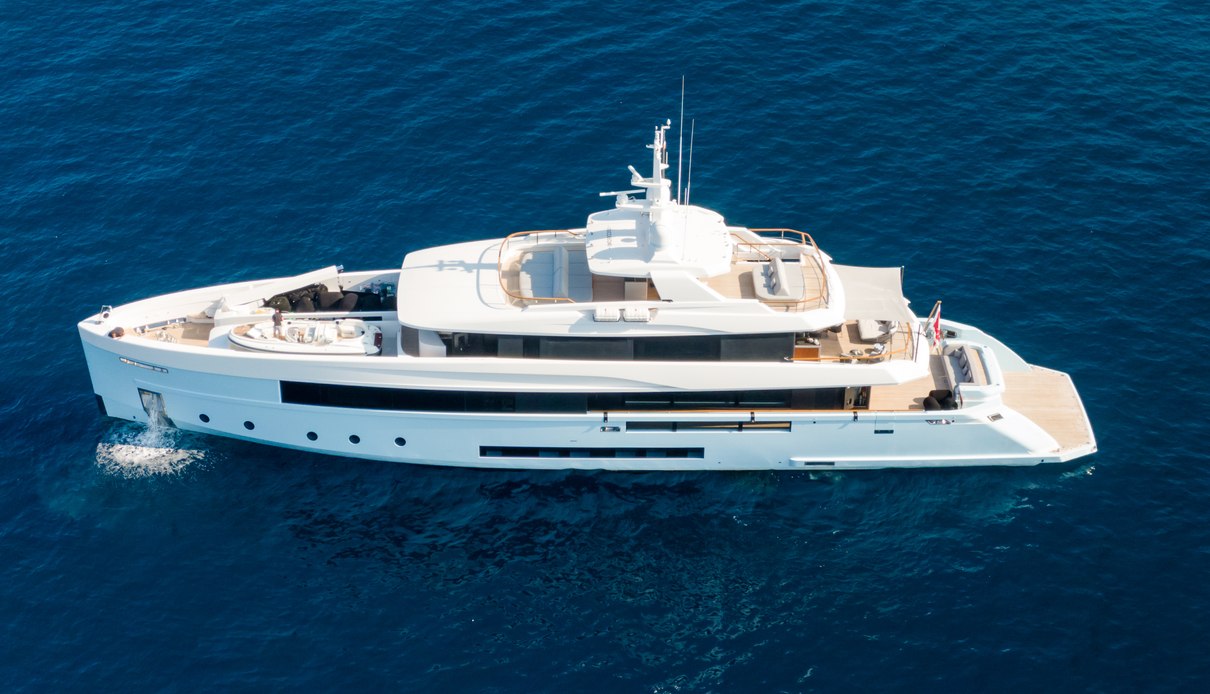 Althea yacht, Admiral Yachts