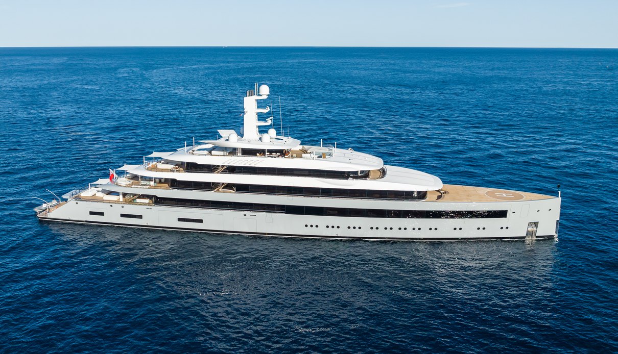 Reverie yacht, Feadship