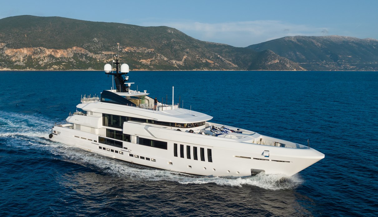 Ouranos yacht, Admiral Yachts