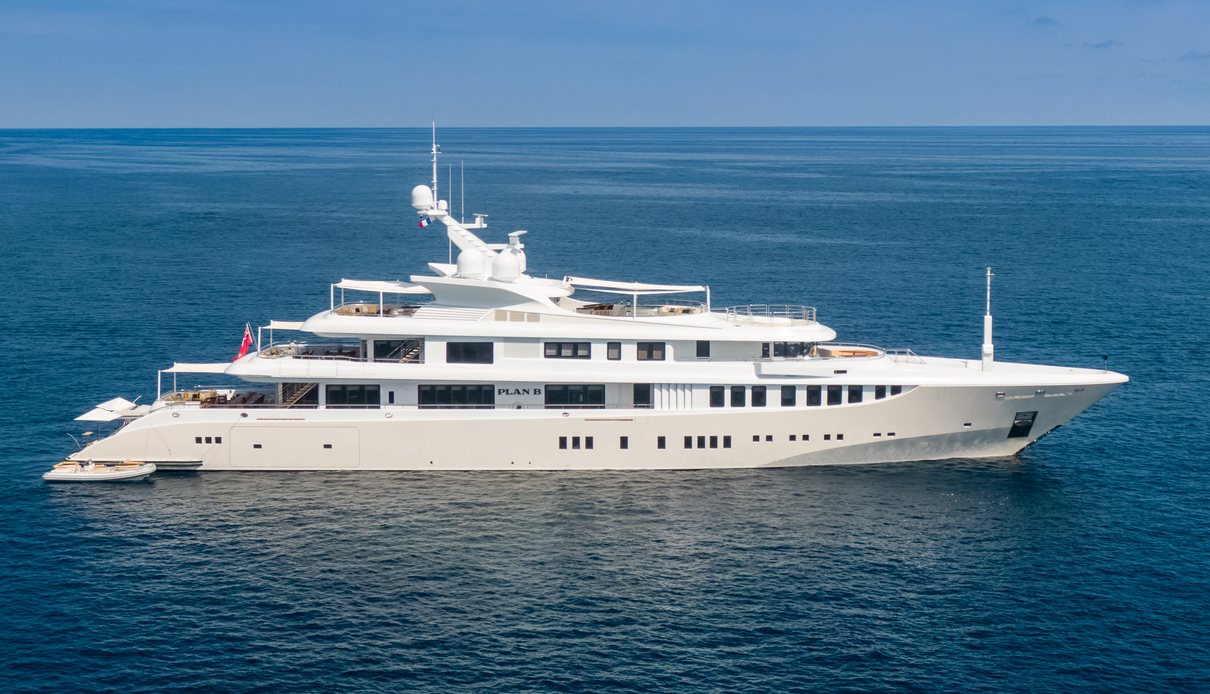 Plan B yacht, HDW - Howaldtswerke-Deutsche Werft