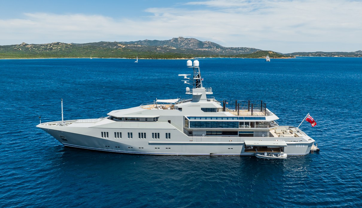 Skat yacht, Lurssen