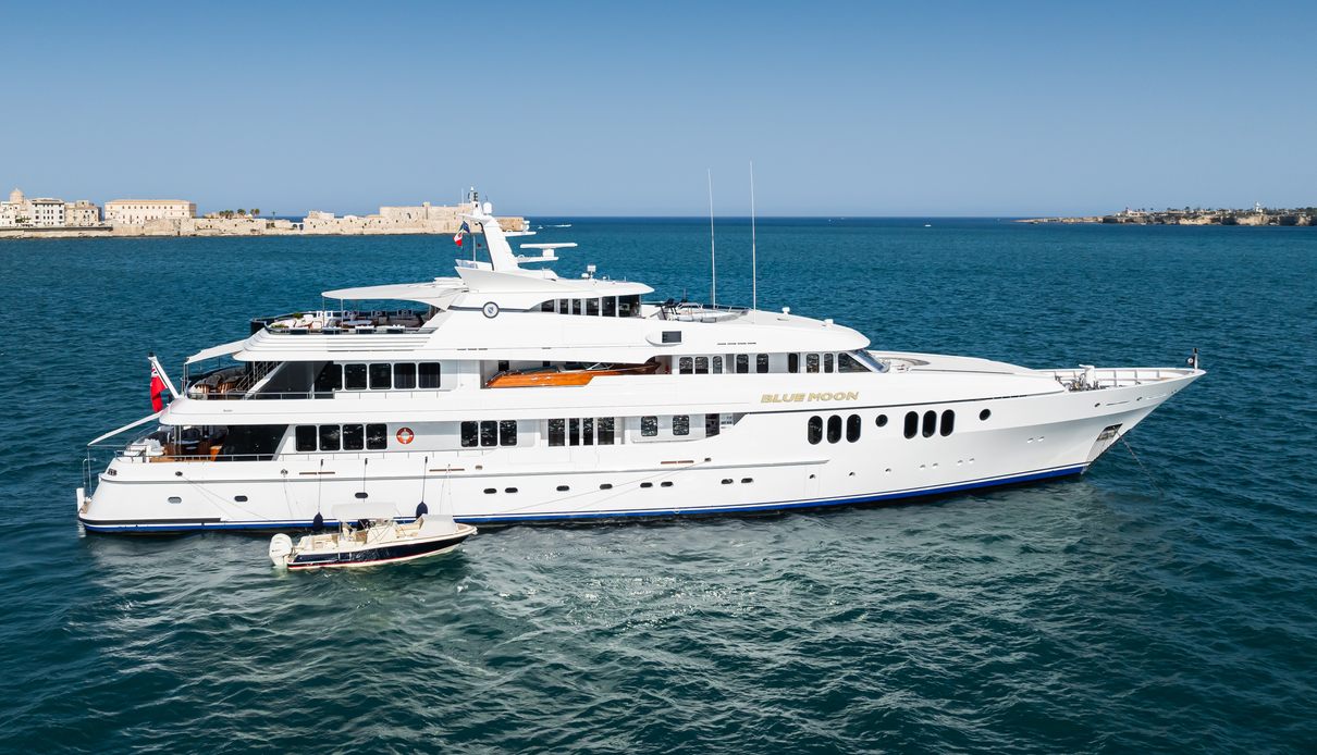 Blue Moon yacht, Feadship