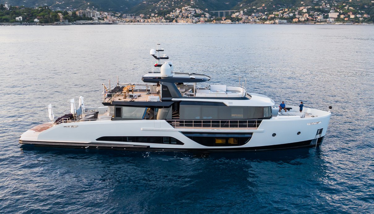 Bliss yacht, Alpha Custom Yachts