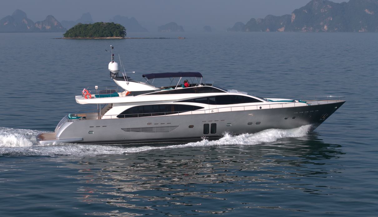 Hummingbird yacht, Couach