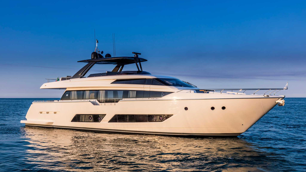 A FERRETTI J030316190510 関税送料込 2017 21.54m FERRETTI YACHTS 700 for Sale | Used FERRETTI