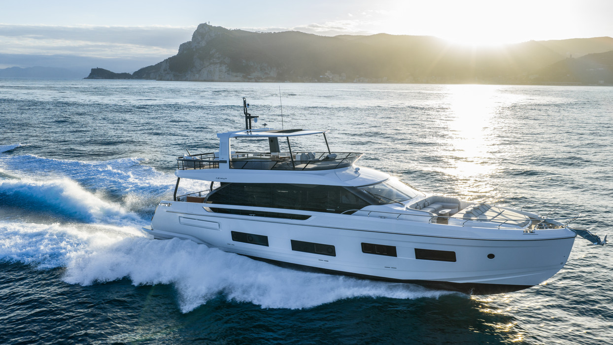 Rivals to Azimut Fly 82