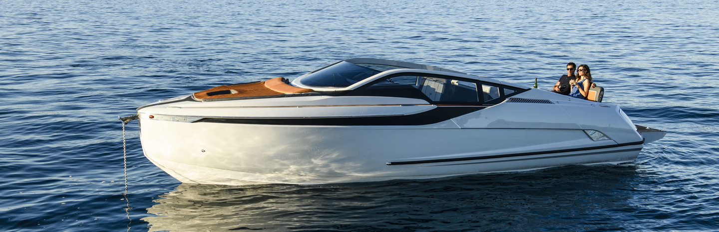 Fairline F//Line 33 Boats, Example 1