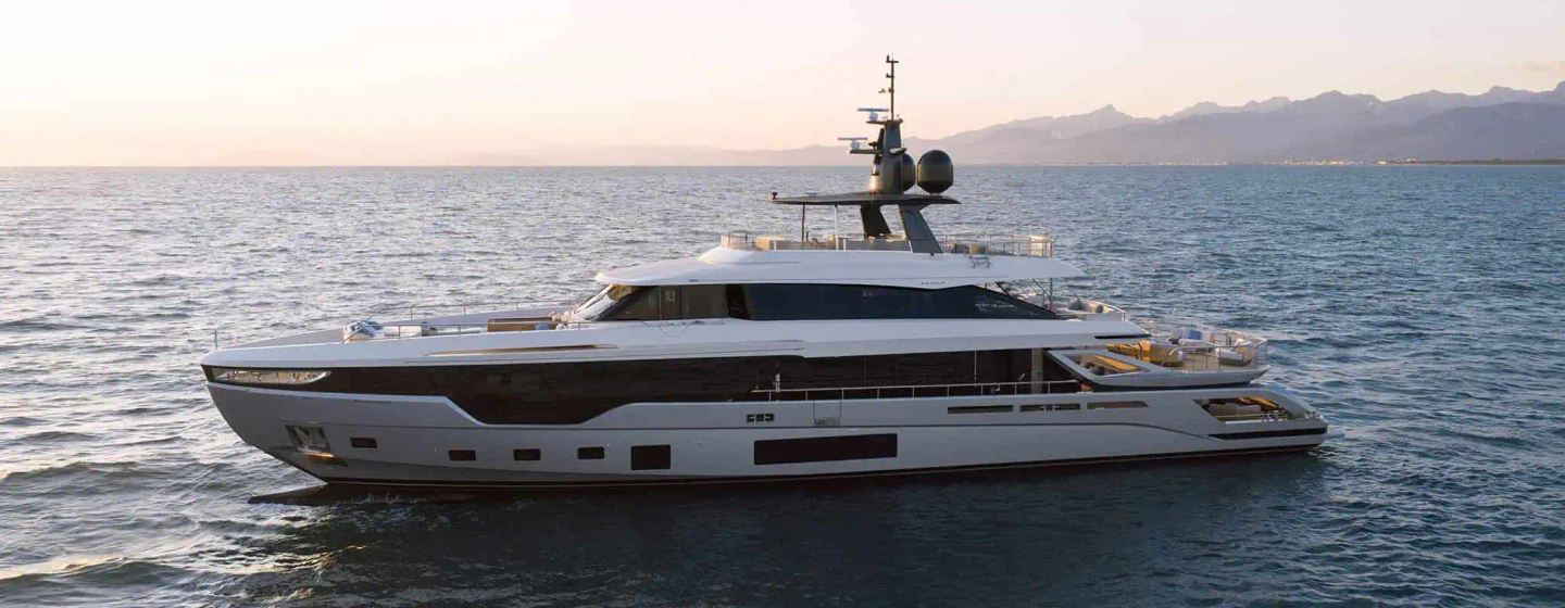 Azimut Grande Trideck Yachts, Example 1