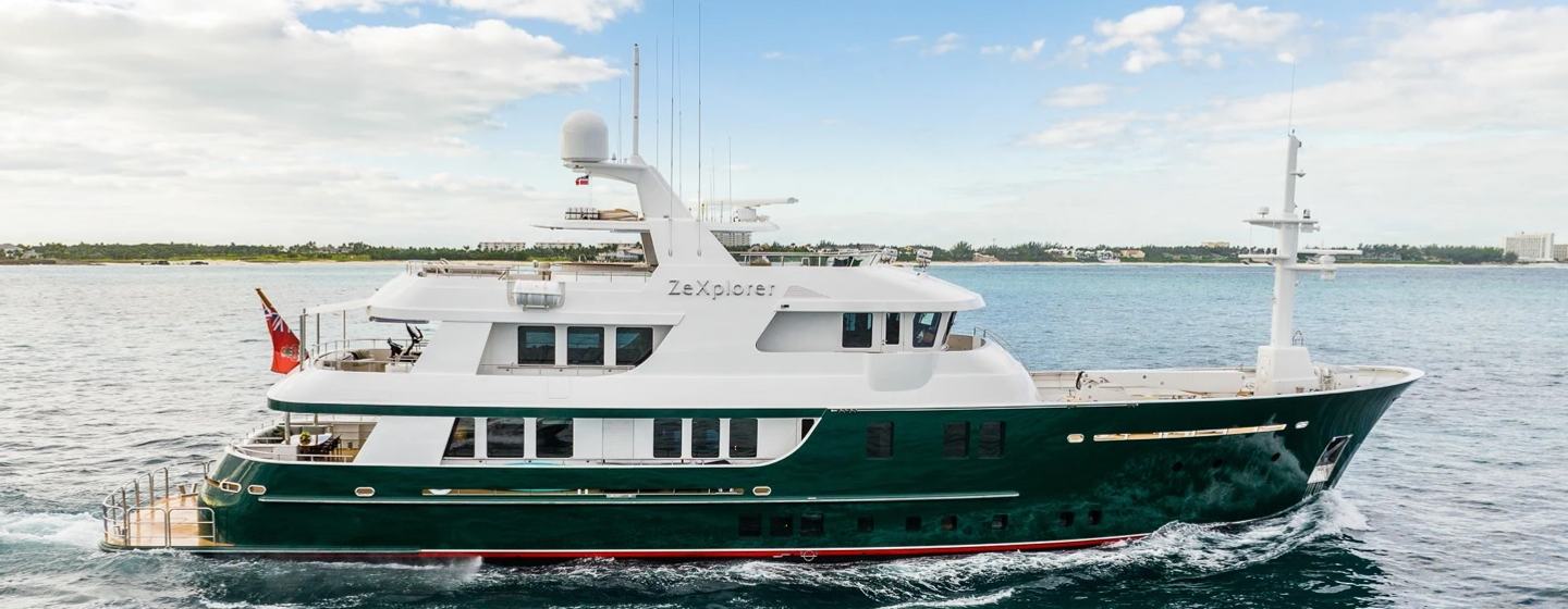 Explorer Yacht Zexplorer under way 