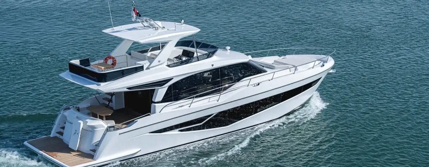 Majesty 60 motor yacht under way 