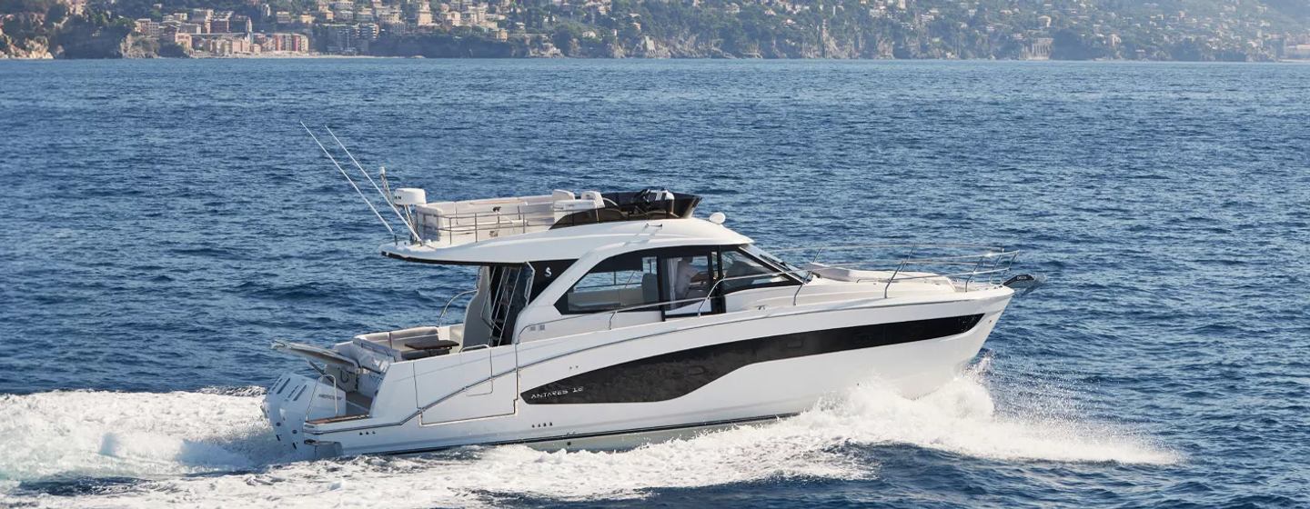 Beneteau Antares 12 Fly Boats, Example 1