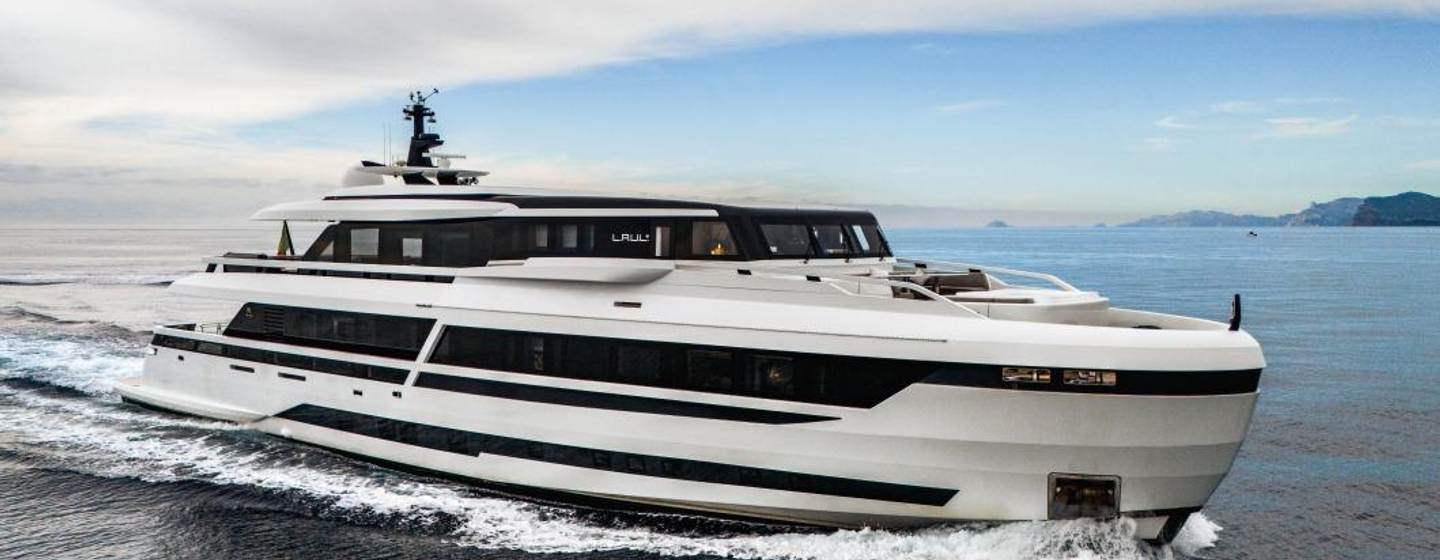 Superyacht L.A.U.L. under way 