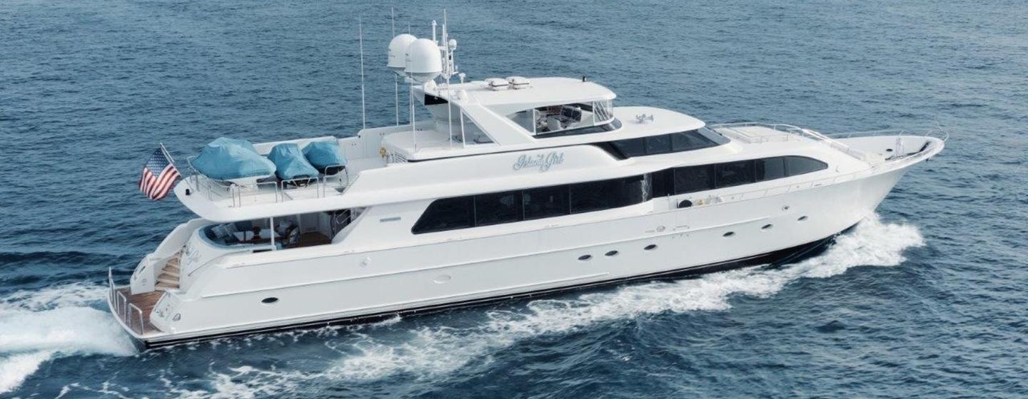 Motor yacht Island Girl under way 