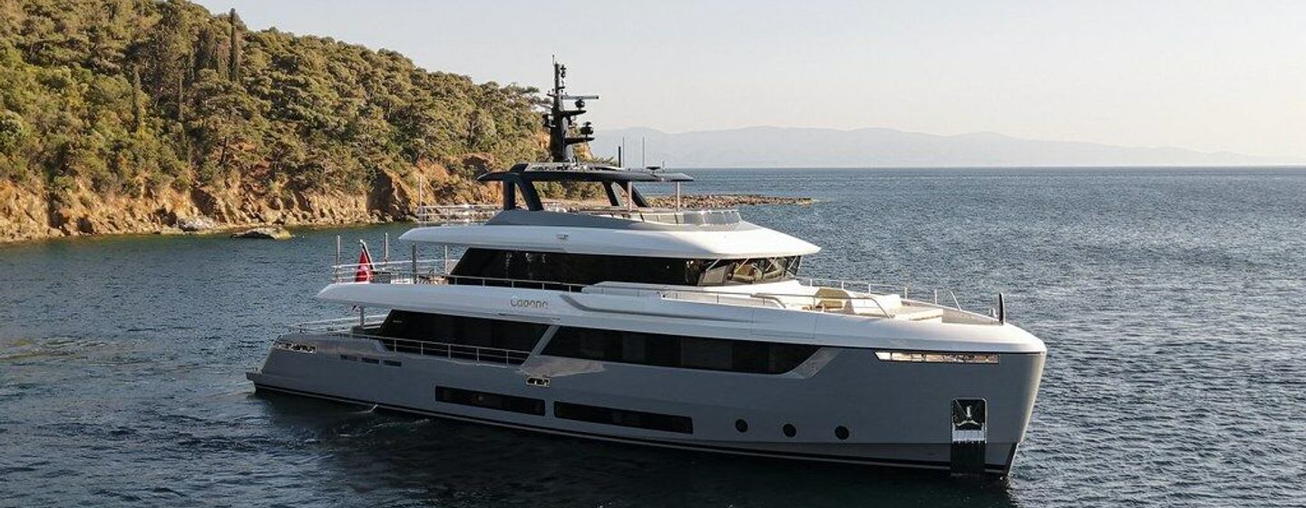 Explorer Yacht Cabana under way 