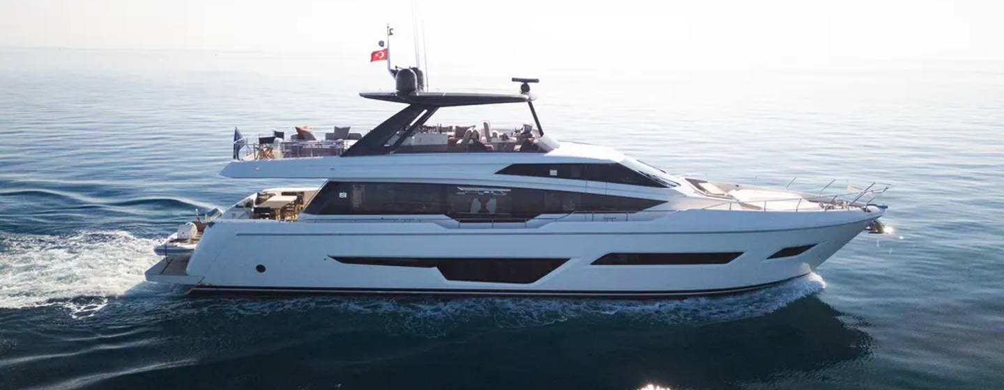 Motor Yacht Dogu under way 
