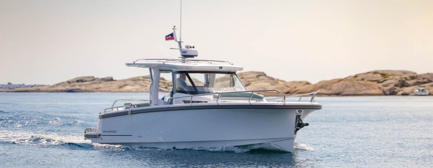 Nimbus Sport Tender 35 underway bow view 